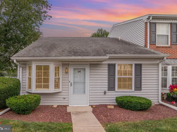 24 Southpoint Dr, Mechanicsburg, PA 17055