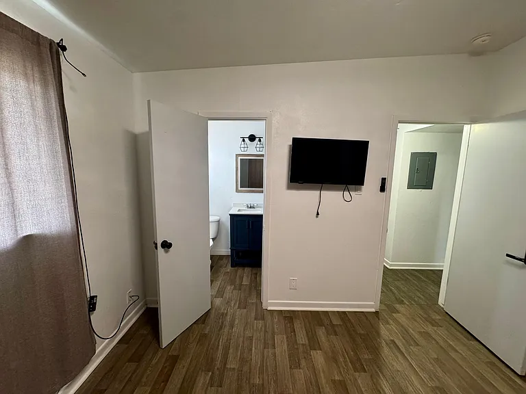 1305 Aswan Dr — Photo 10
