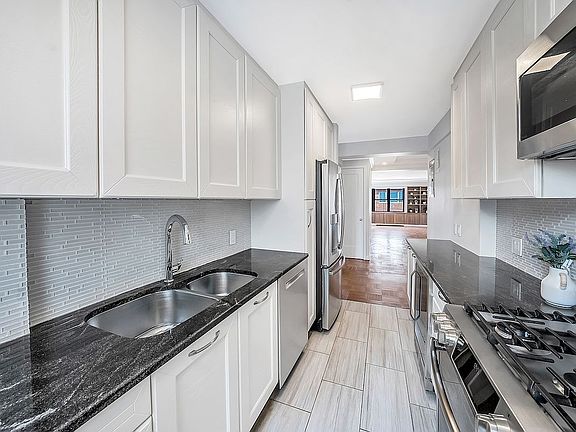 5th image of 196 E 75th St APT 16A