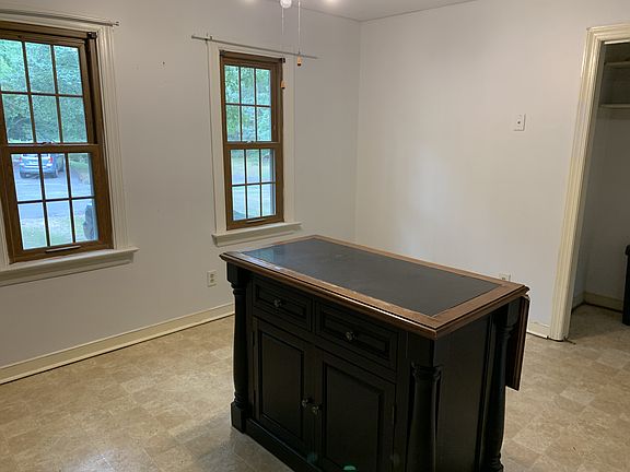 3rd image of 1600 Greenfield Dr