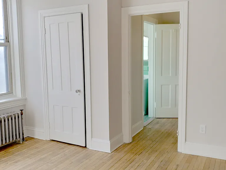208 E Hanover St #2 — Photo 2
