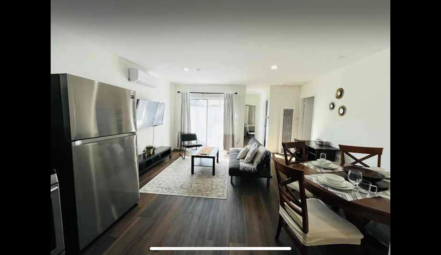 Private Fenced backyard 2 BR Unit near Culver City — Photo 4