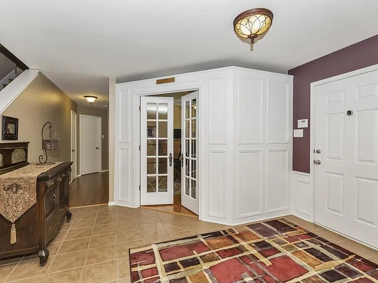 2912 Lake Terrace Dr — Photo 2