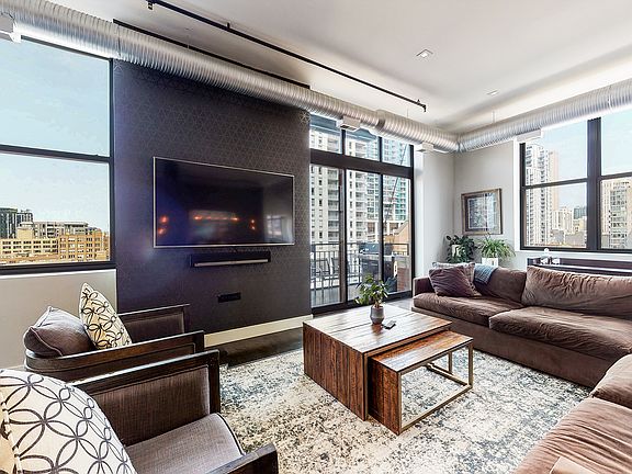 4th image of 360 W Illinois St APT 7A