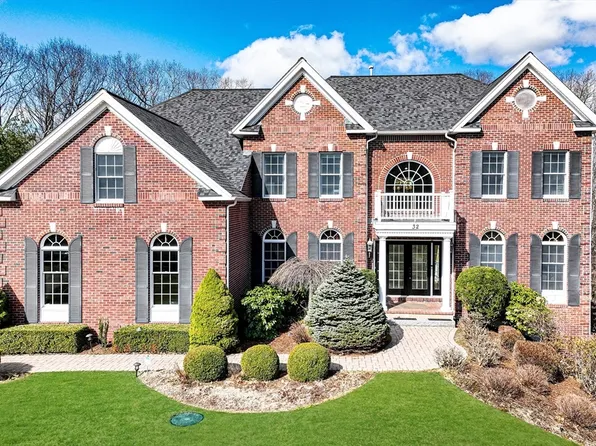 32 Overlook Rd, Hopkinton, MA 01748