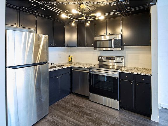2nd image of 2106 Kanawha Blvd E APT 206