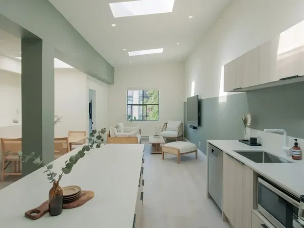 382 Powell St, Vancouver, BC