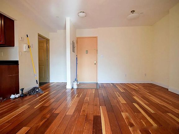 4th image of 146 Orchard St