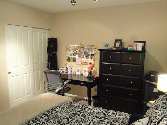 5th image of 900 Aurora Ave N #203