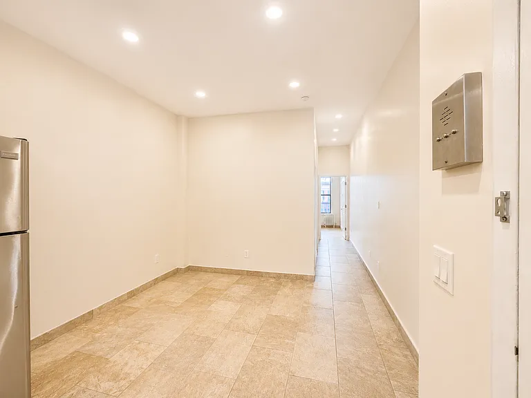 745 9th Ave #5N — Photo 2