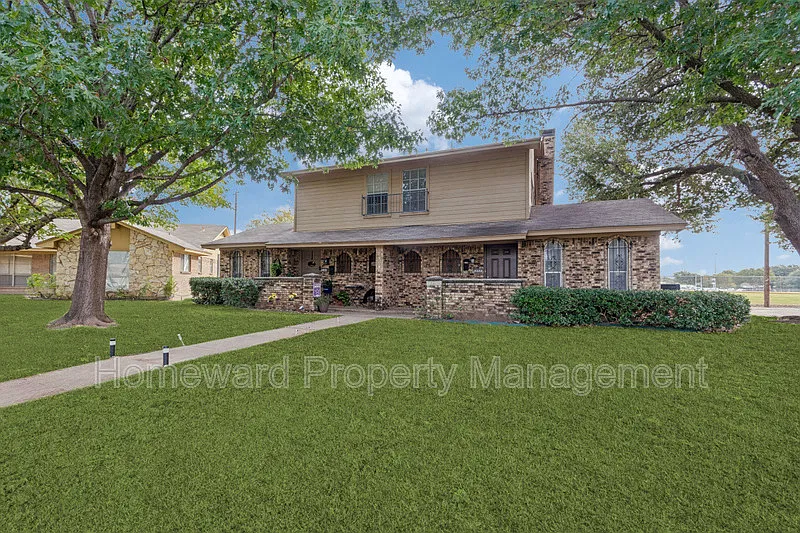2 bed, 1.5 bath, 1230 sqft, $1,695 — Photo 1