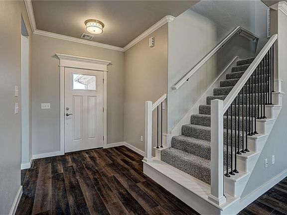 3rd image of 447 NE Auburn Cir