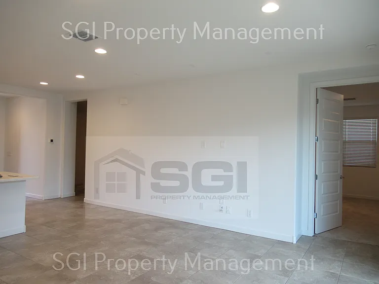 8911 W Bethany Heights Dr — Photo 12