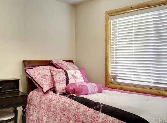3rd image of 426 E Meadow Ln
