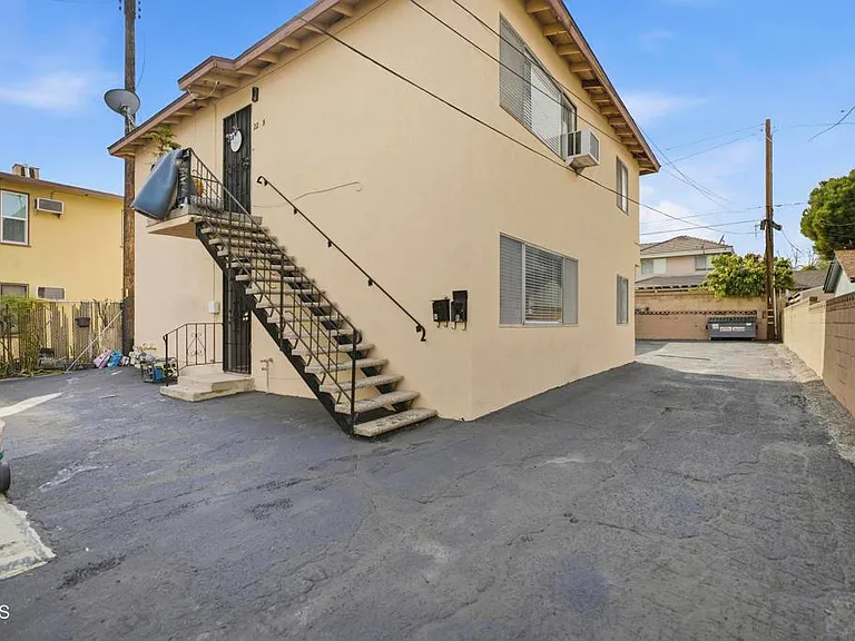 221 S Pine St #A — Photo 2