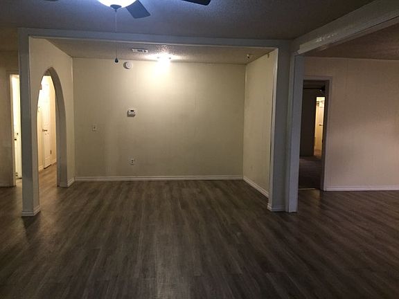 5th image of 8801 Oakridge Dr