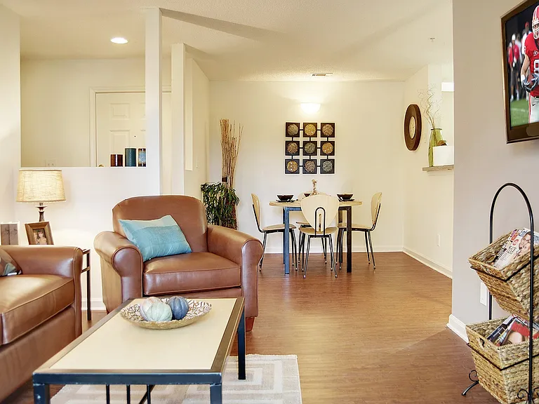 River Club Apartments — Photo 14