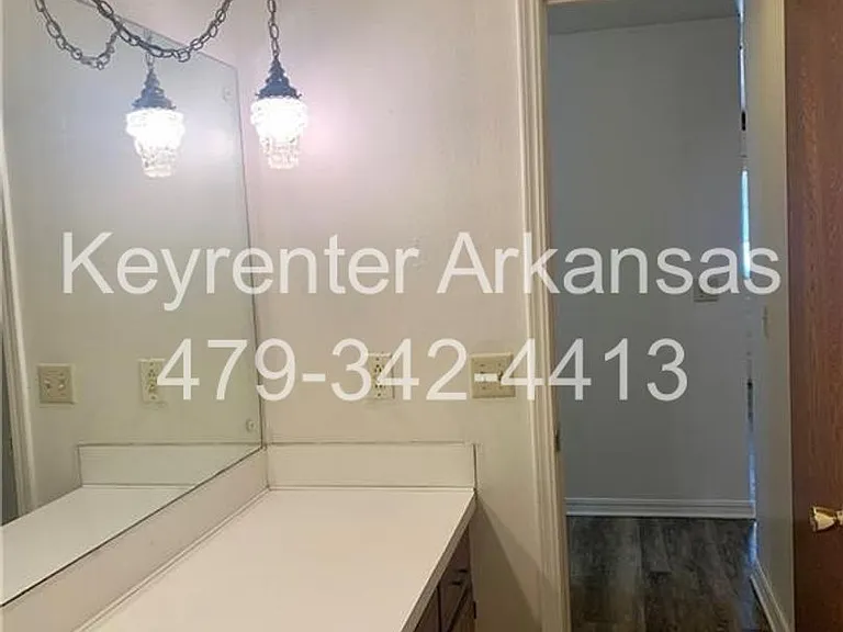 2607 Lee St — Photo 17