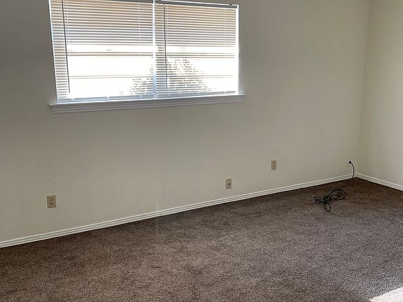 4th image of 806 N Dal Paso St Unit E