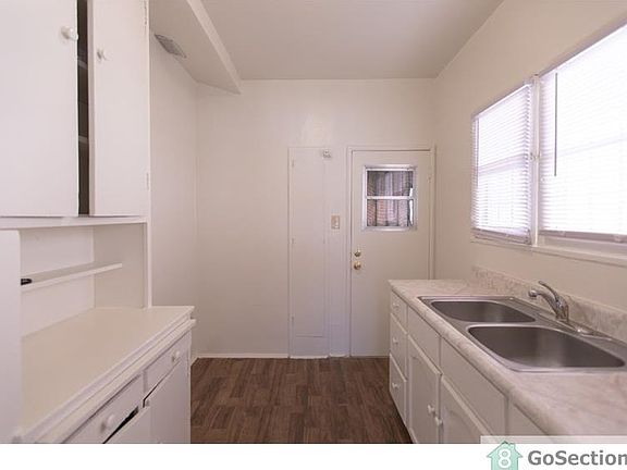 5th image of 2823 W 42nd St