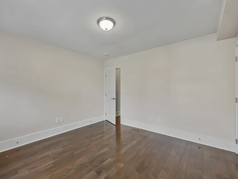 1100 Holbrook Ter NE #2 — Photo 12