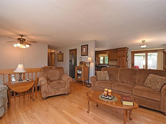 5th image of 35 Rosewood Dr