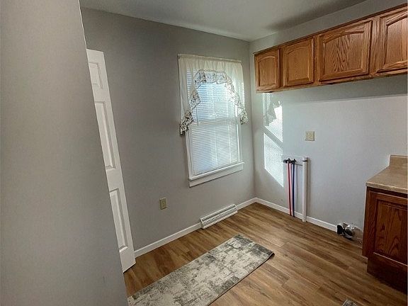 3rd image of 870 Champion Ave E