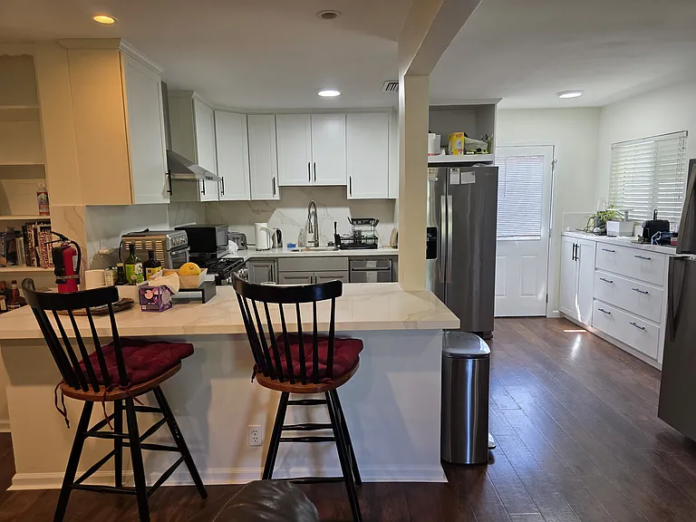 6221 Columbus Ave — Photo 9