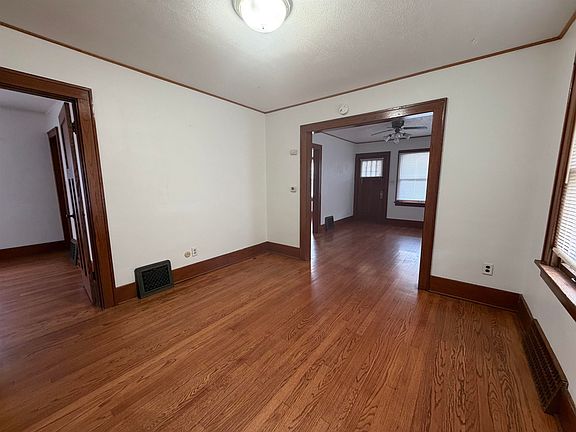 5th image of 207 N Cottonwood St