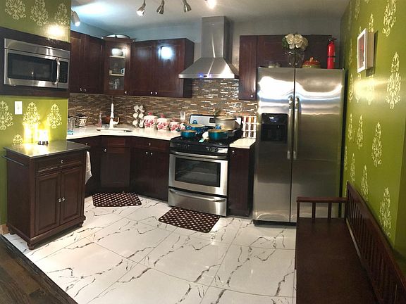 3rd image of 961 Autumn Ave #1