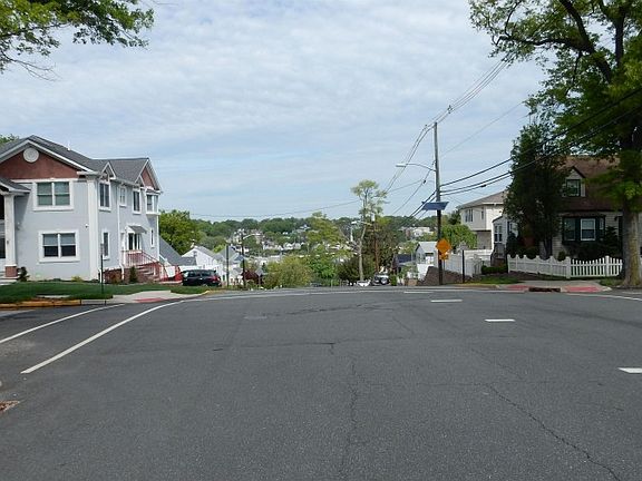 4th image of 143 Sunset Ave