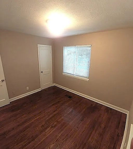 1538 Lillian Ln — Photo 6