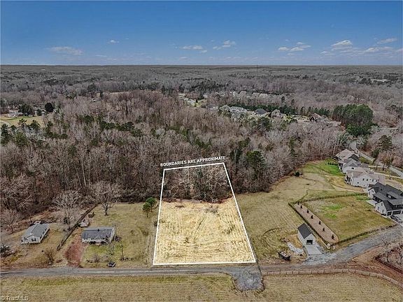 3rd image of 312 Plemmons Rd