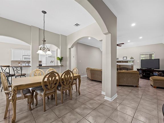 4th image of 2318 Geronimo Ln
