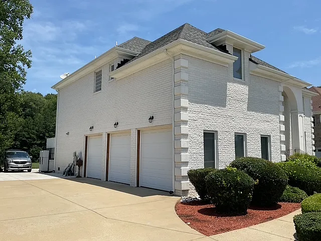 Side-load garage