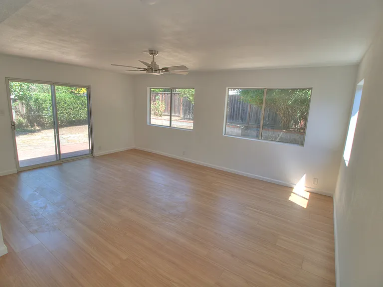 74 Avenida Espana — Photo 10