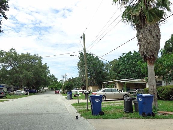 Exterior Neighborhood (street photo)