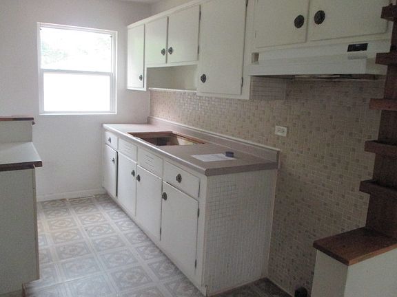 4th image of 1625 McKay St