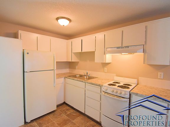 2nd image of 221 SE 12th Ave APT 6