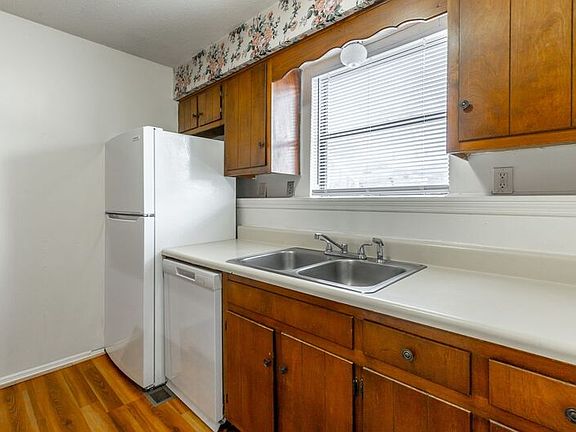 4th image of 115 Knollwood Dr #5D