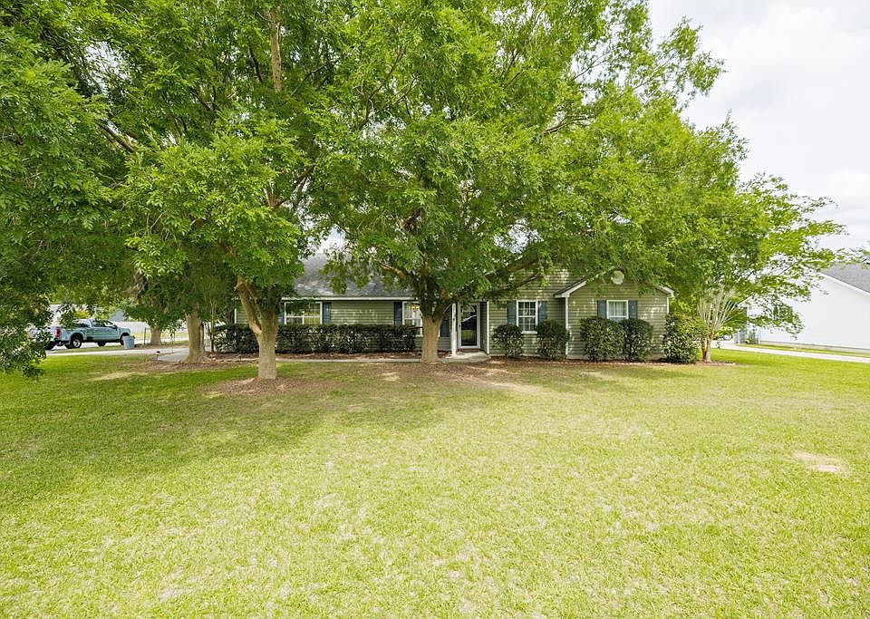 1st image of 3795 Robin Ln