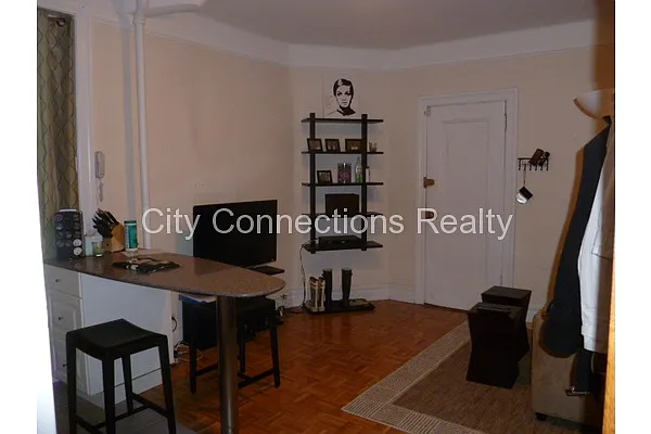 Rented by City Connections Realty | media 10