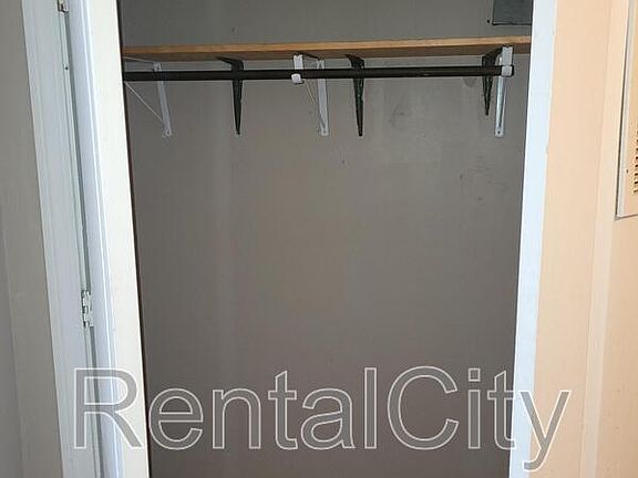 5th image of 516 Brown St