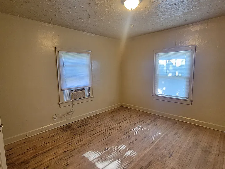 3929 N Kenwood Ave — Photo 3