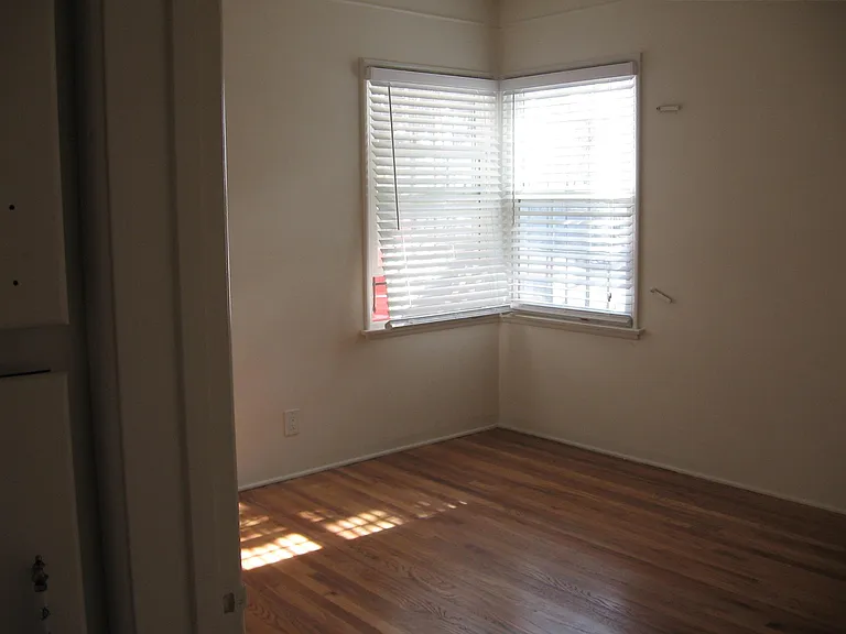 3804 Minerva Ave — Photo 15