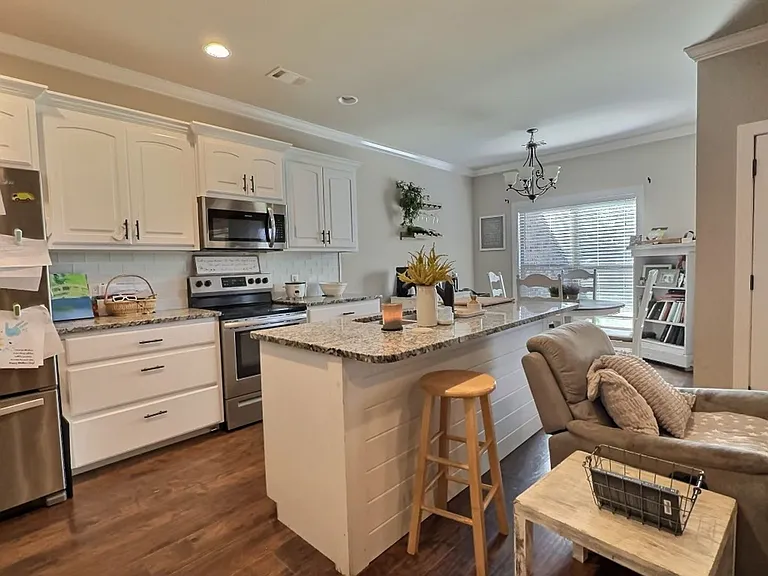 1018 Ridge Point Dr — Photo 14