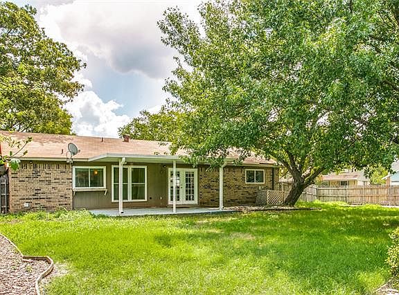 2nd image of 817 Foxwood Pl