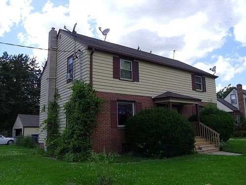 2nd image of 405 N Oakhill Ave