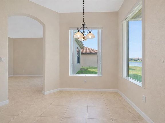 4th image of 3821 Shoreview Dr