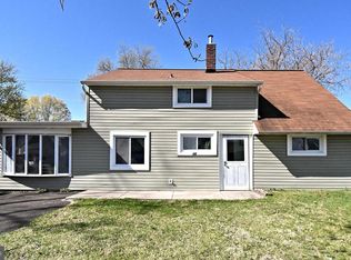 30 Roundwood Ln, Levittown, PA